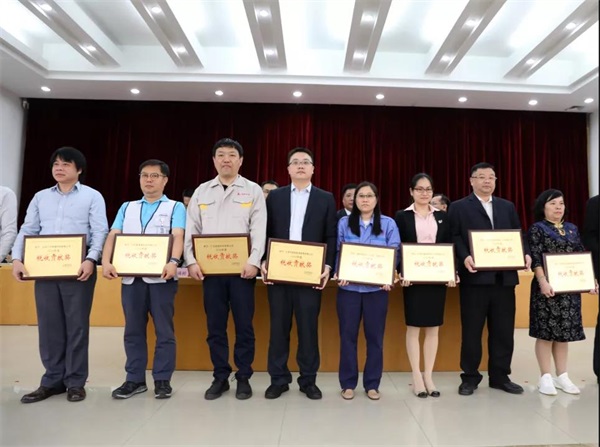 星空体育官网科技喜获谢岗镇政府2018年度多项荣誉表彰！
